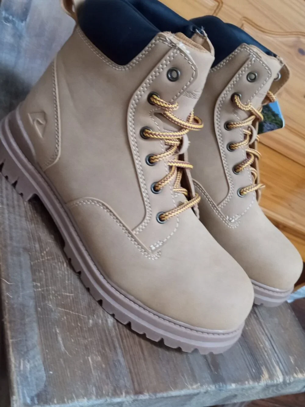 New Ozark Trail Men's Size 11 Suede Boots NEW!